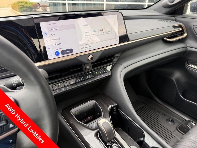 Used 2025 Toyota Crown Platinum AWD/4WD image 25