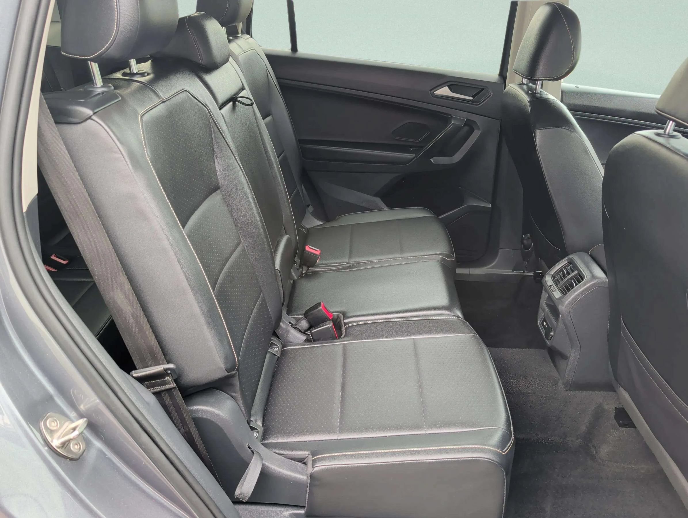Used 2021 Volkswagen Tiguan SE FWD image 30