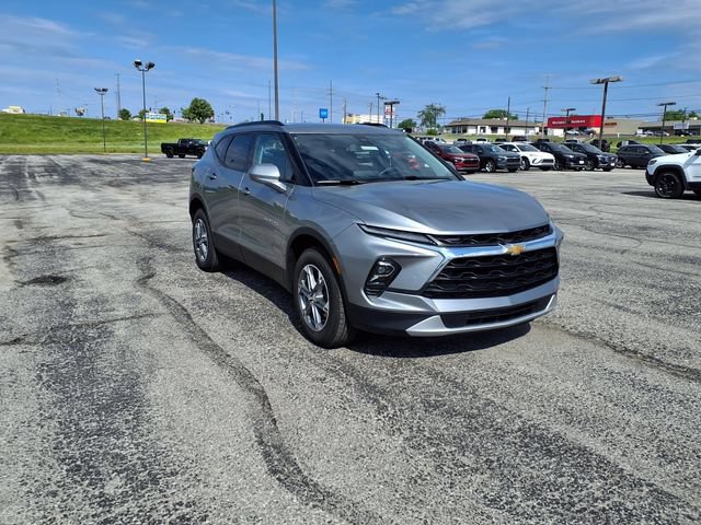 Used 2024 Chevrolet Blazer LT w/ Convenience Package FWD image 3