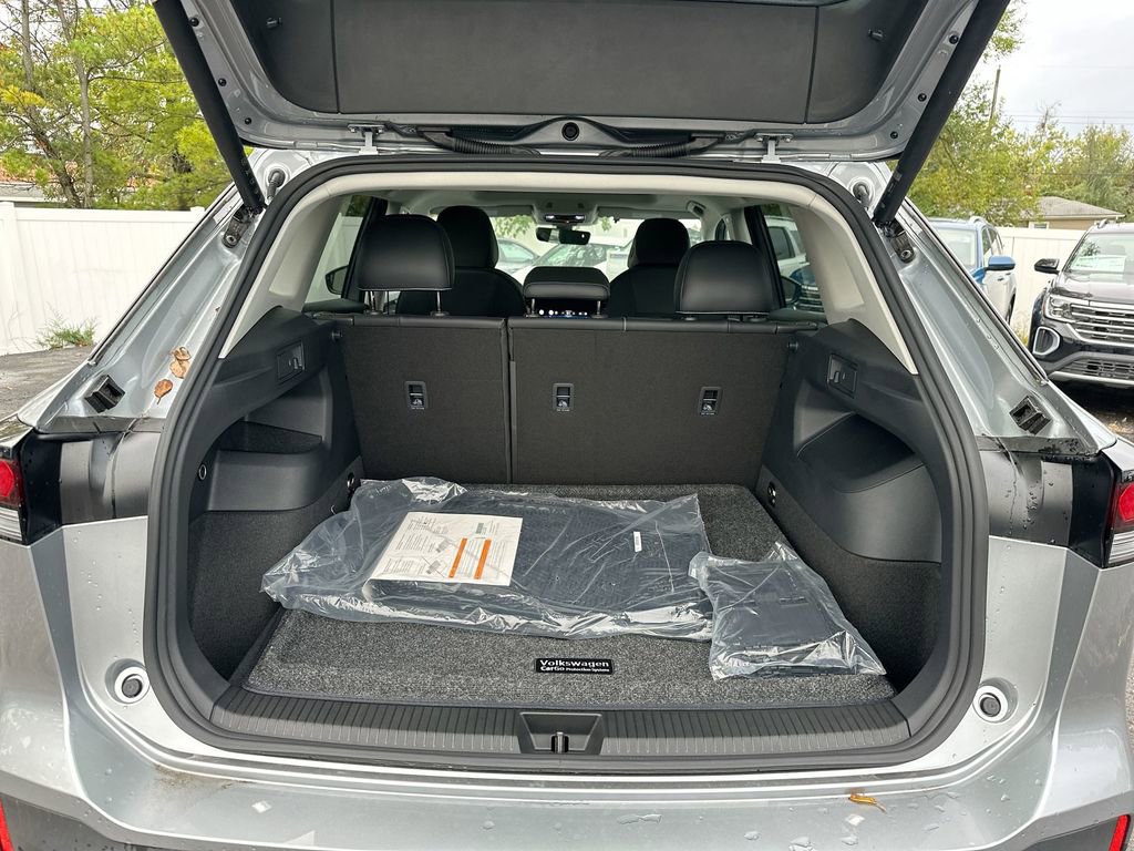 New 2025 Volkswagen Tiguan SE image 48