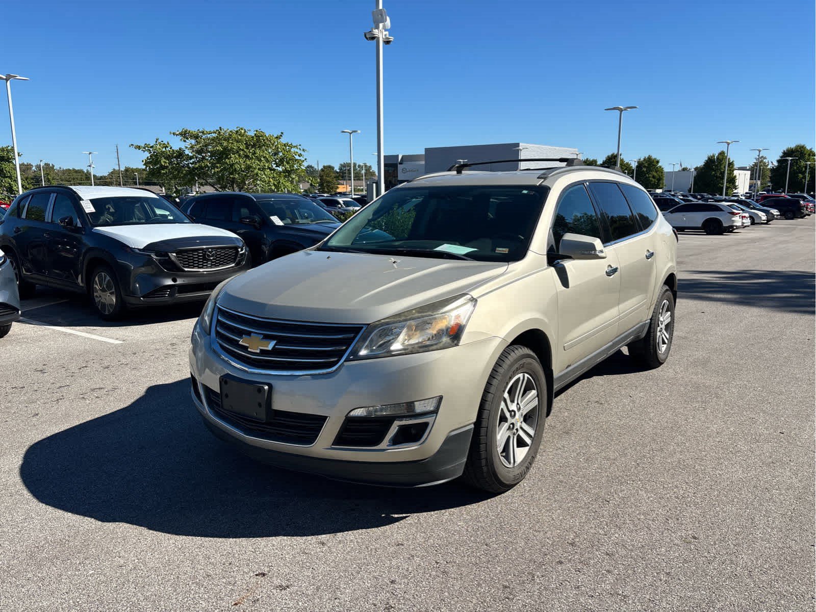 Used 2016 Chevrolet Traverse LT FWD image 2