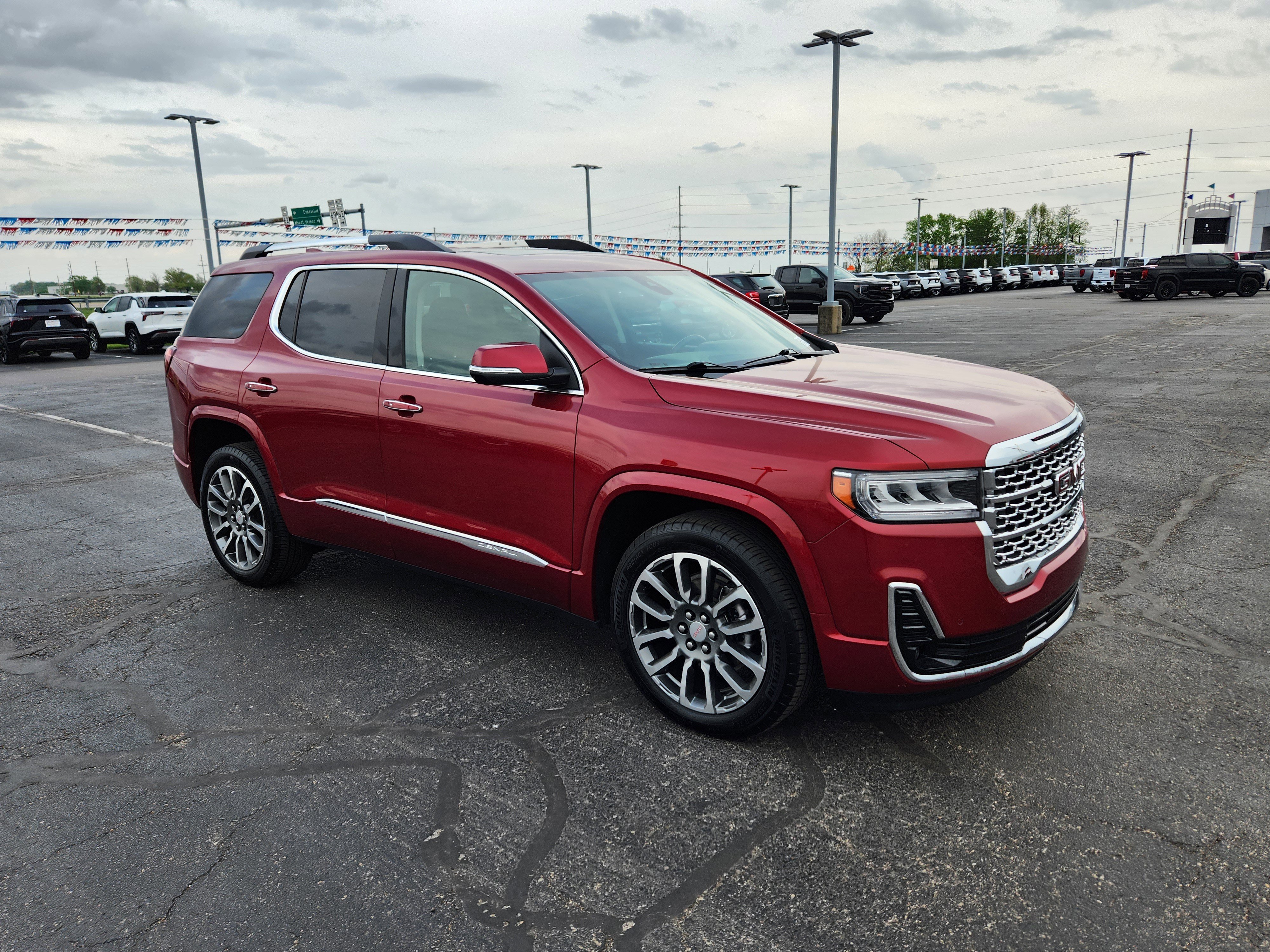 Used 2021 GMC Acadia Denali w/ Denali Technology Package image 9