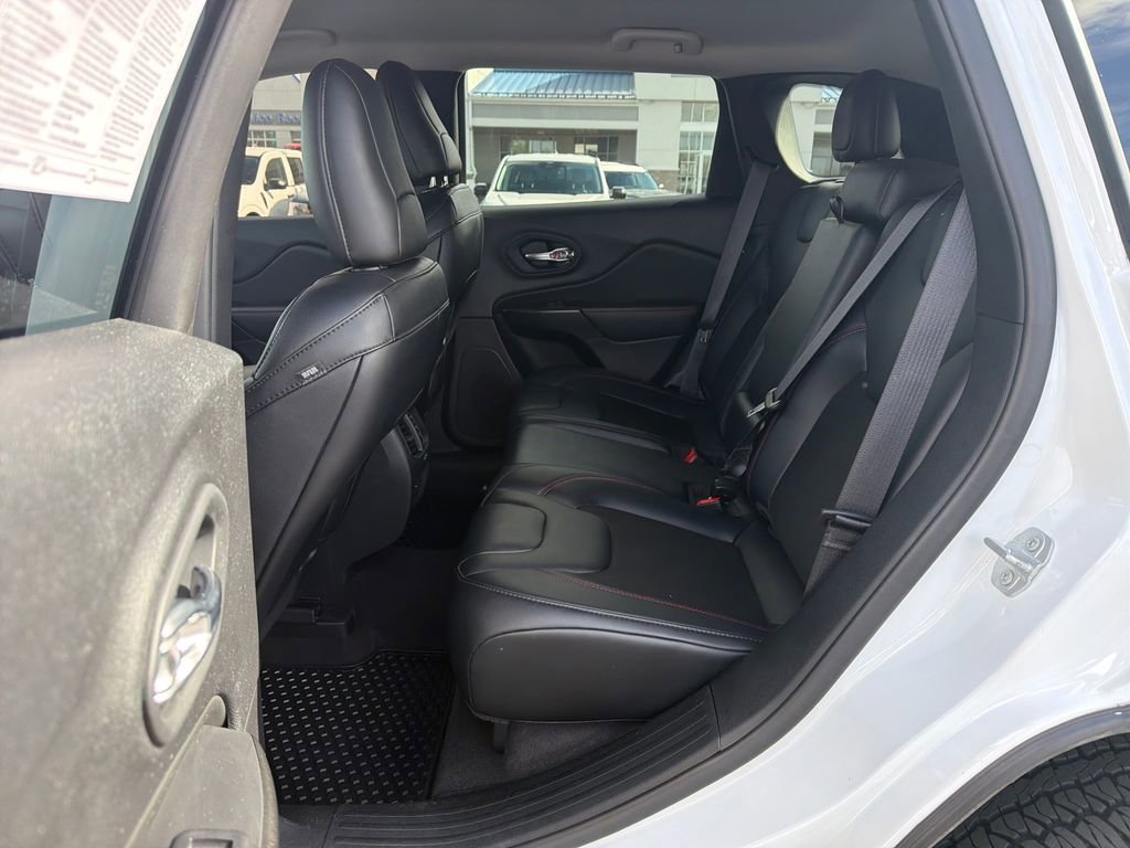 Used 2022 Jeep Cherokee Trailhawk AWD/4WD image 24