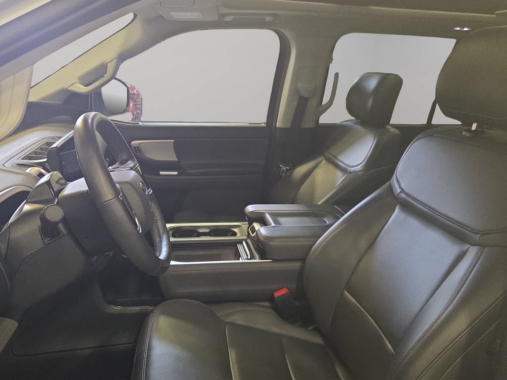 Used 2025 Ford Expedition Active AWD/4WD image 8