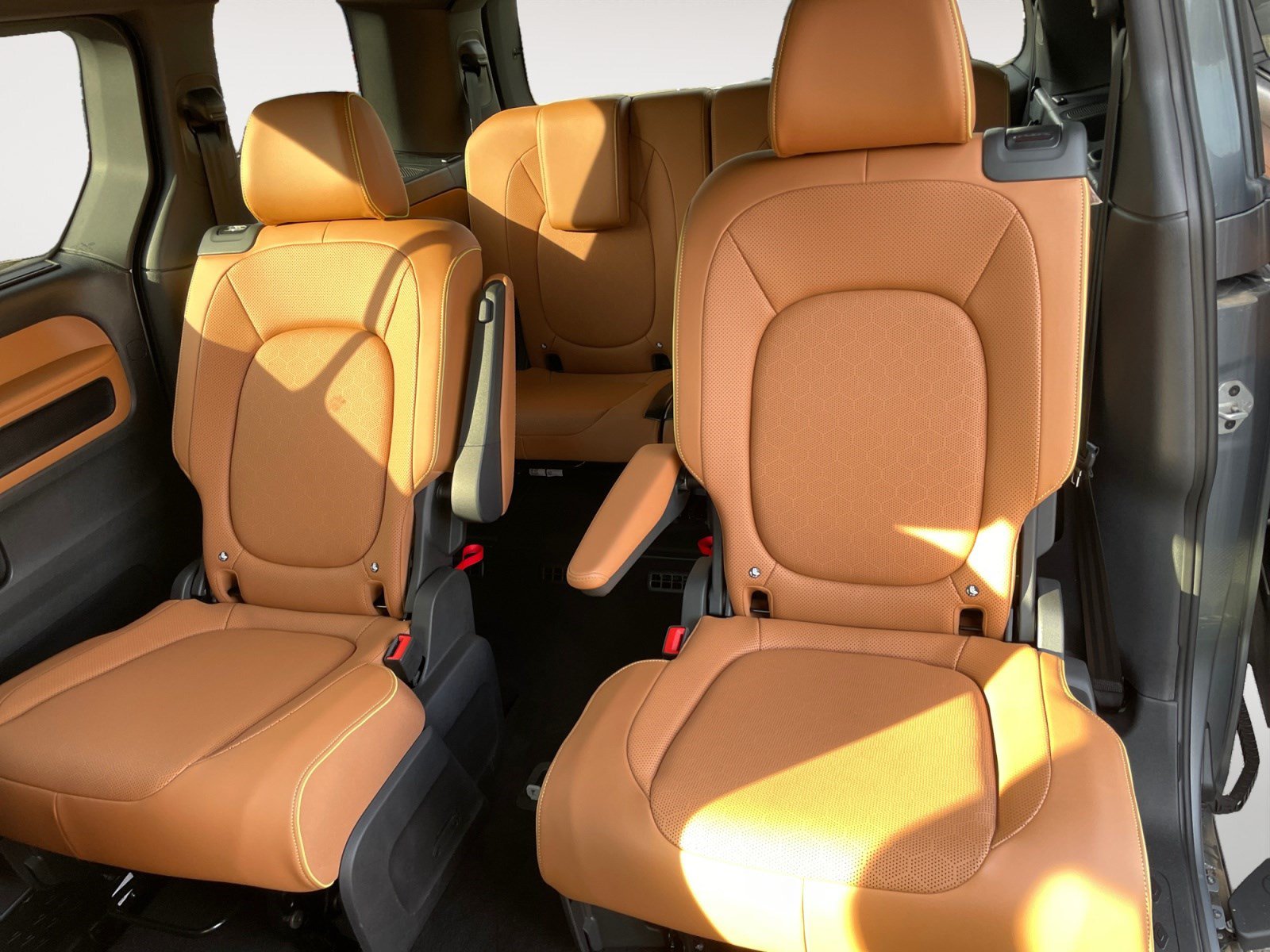 Used 2025 Volkswagen ID. Buzz Pro S Plus AWD/4WD image 17