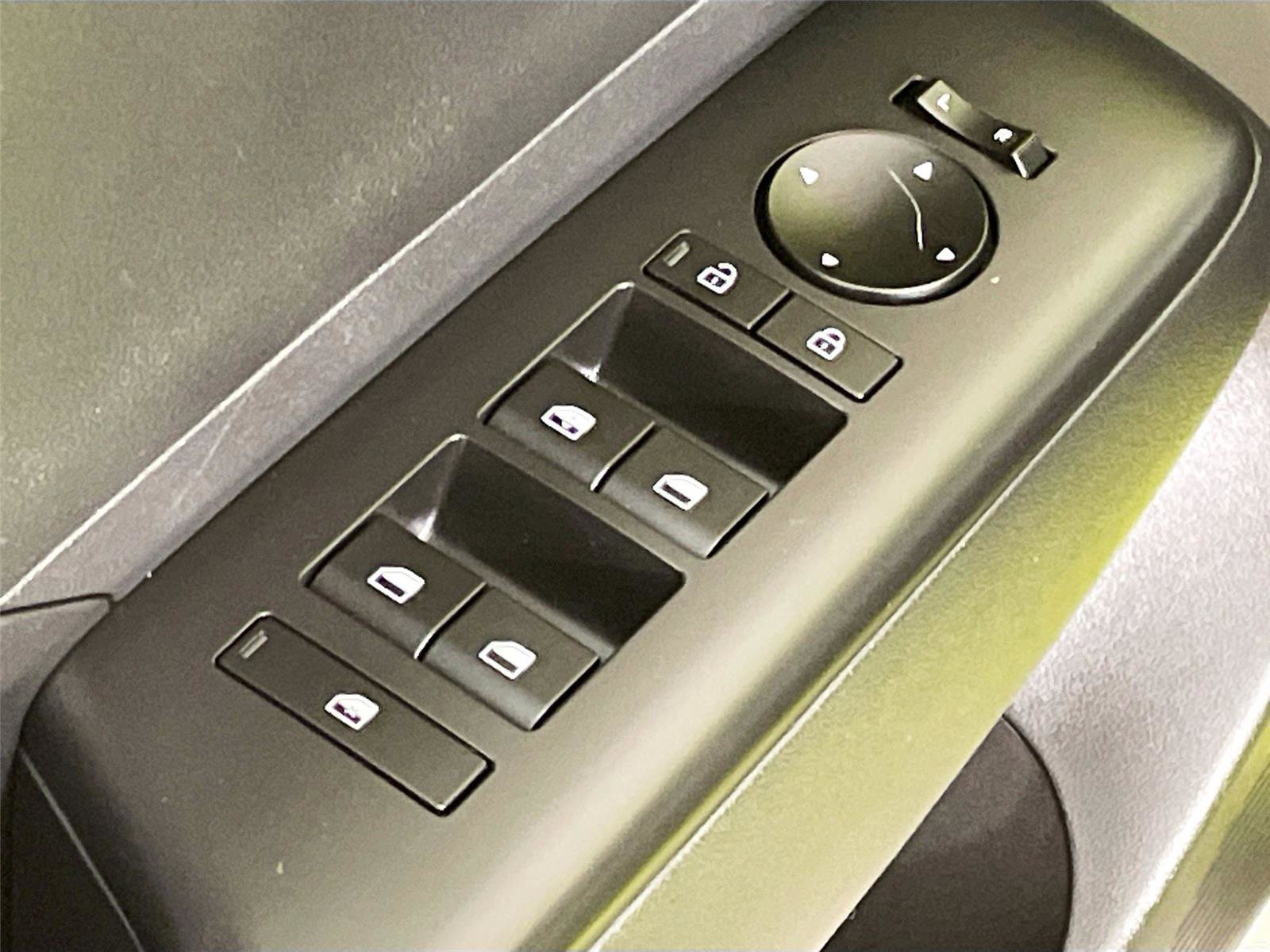 Used 2024 Hyundai Kona SEL AWD/4WD image 19