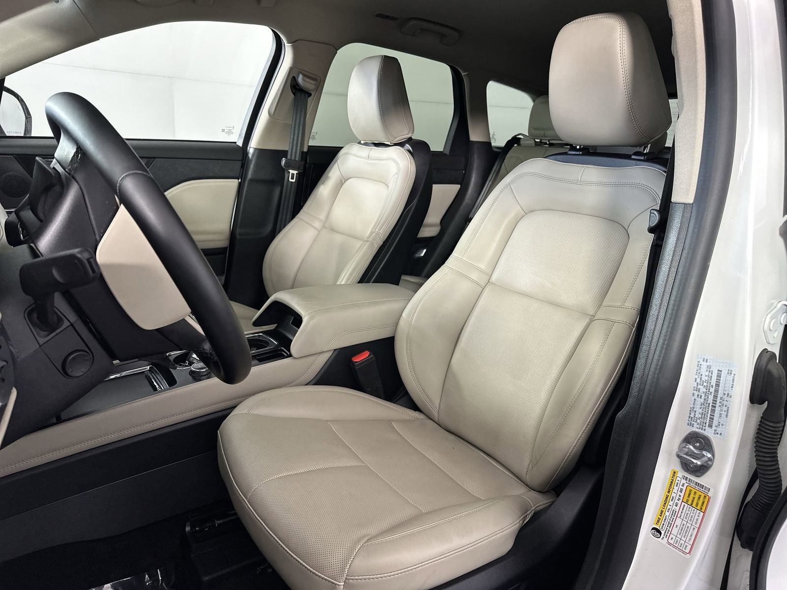 Used 2025 Lincoln Corsair FWD w/ Equipment Group 101A image 15