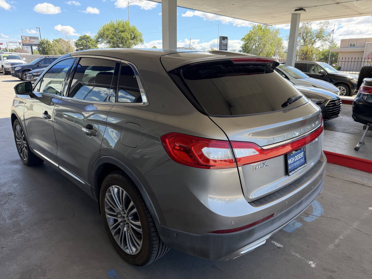 Used 2016 Lincoln MKX Reserve w/ Technology Package AWD/4WD image 4