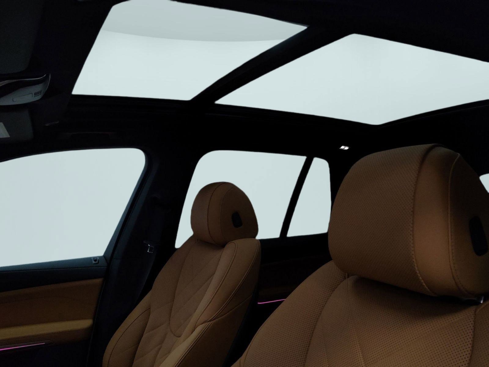 Used 2025 BMW X5 xDrive50e w/ Parking Assistance Package image 13