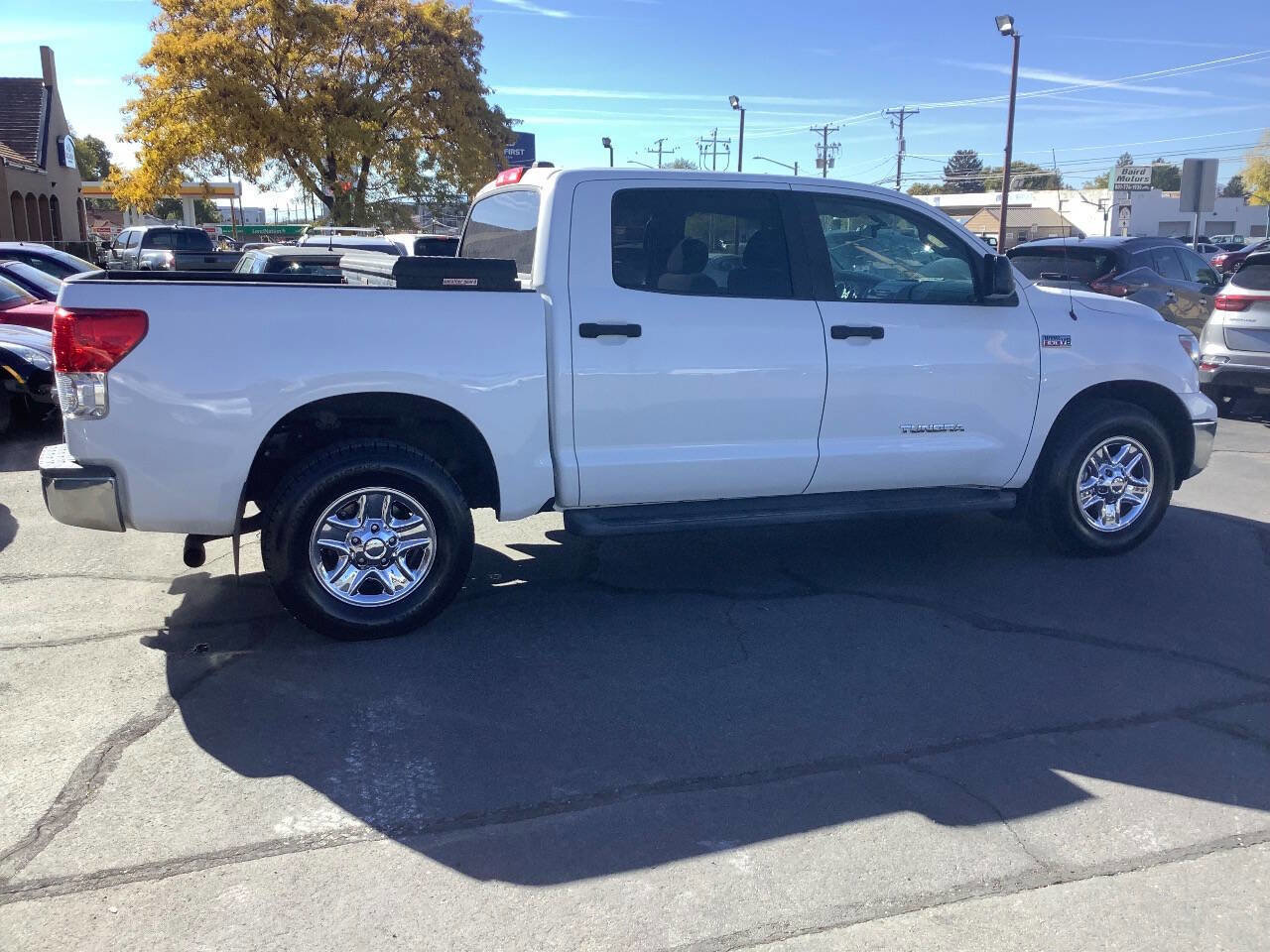 Used 2013 Toyota Tundra Grade 4x4 4dr CrewMax Cab Pick image 9