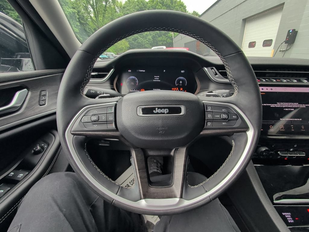 Used 2023 Jeep Grand Cherokee L Limited AWD/4WD image 20