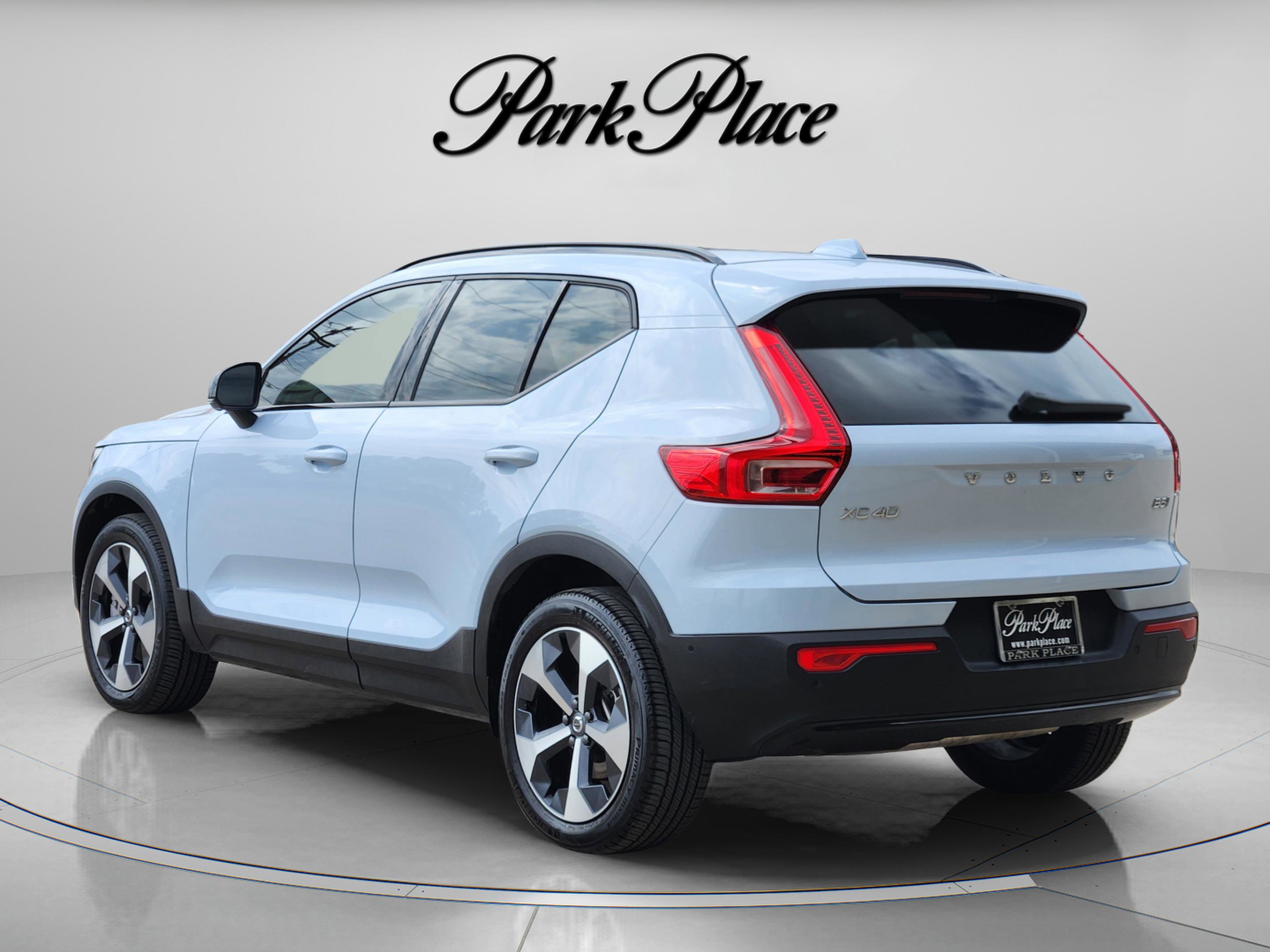 Used 2026 Volvo XC40 B5 Plus w/ Protection Package Premier AWD/4WD image 3