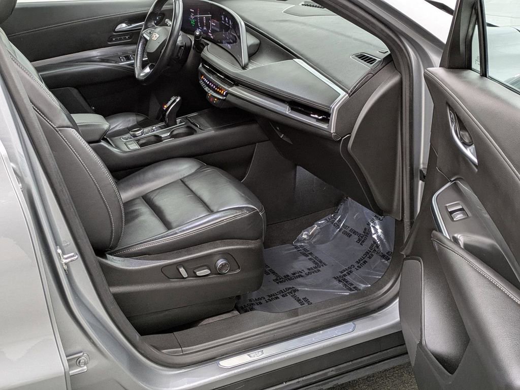 Used 2024 Cadillac XT4 Premium Luxury image 18