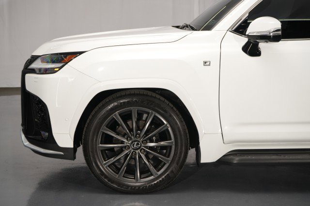 Used 2025 Lexus LX 700h F Sport image 3