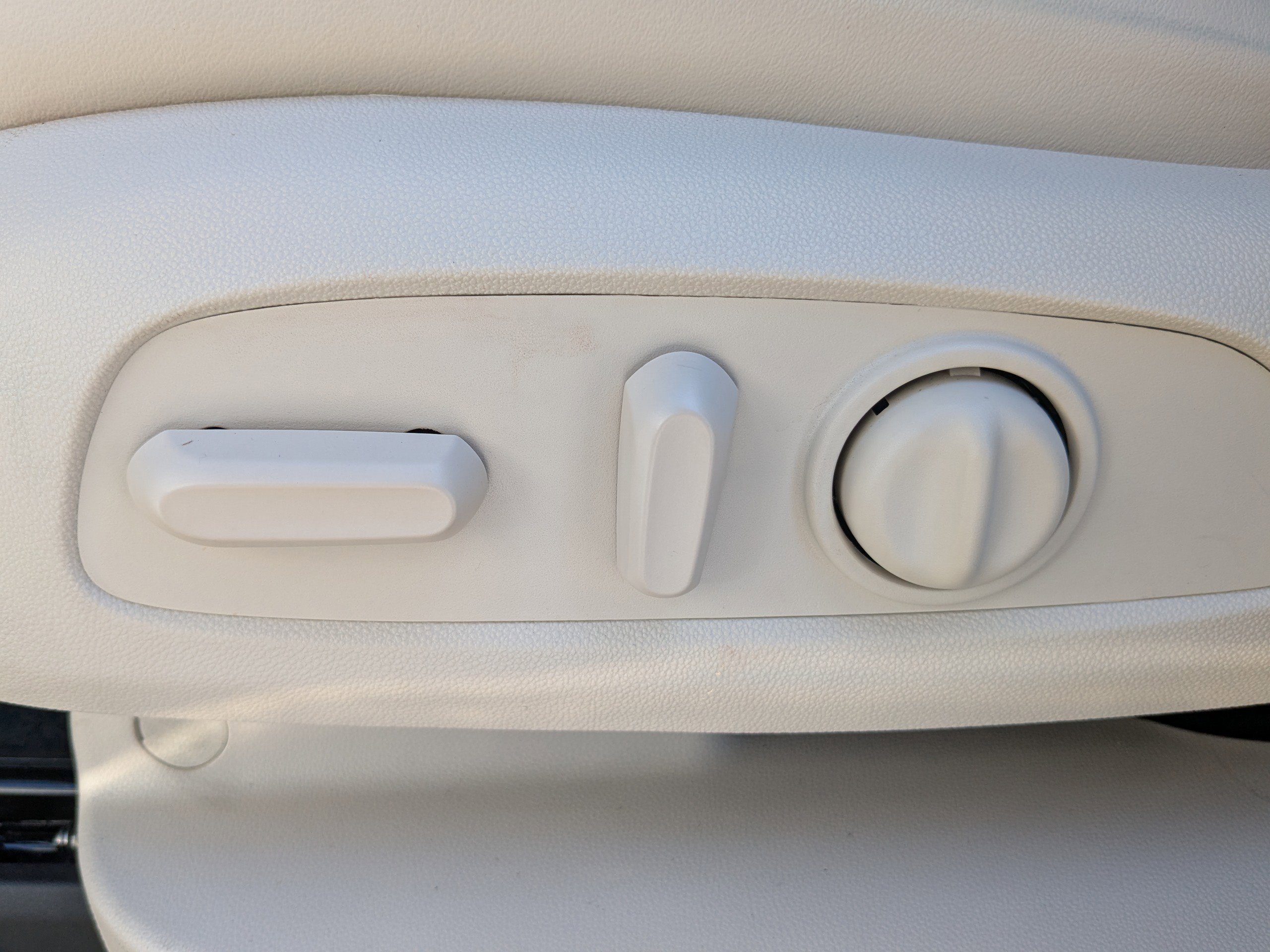 Used 2023 Buick Enclave Essence w/ Experience Buick Package image 22