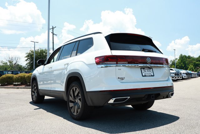 Used 2025 Volkswagen Atlas SE w/ Black Wheel Package FWD image 8