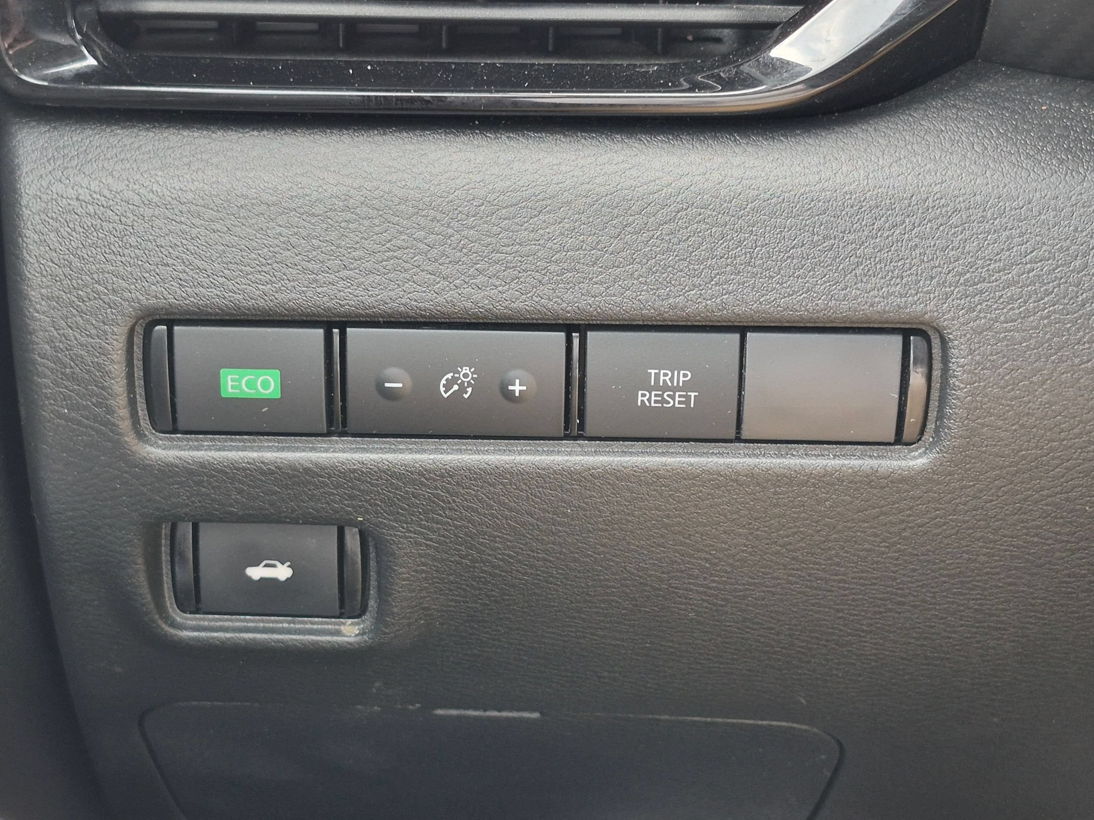 Used 2025 Nissan Sentra SR w/ SR Premium Package FWD image 17