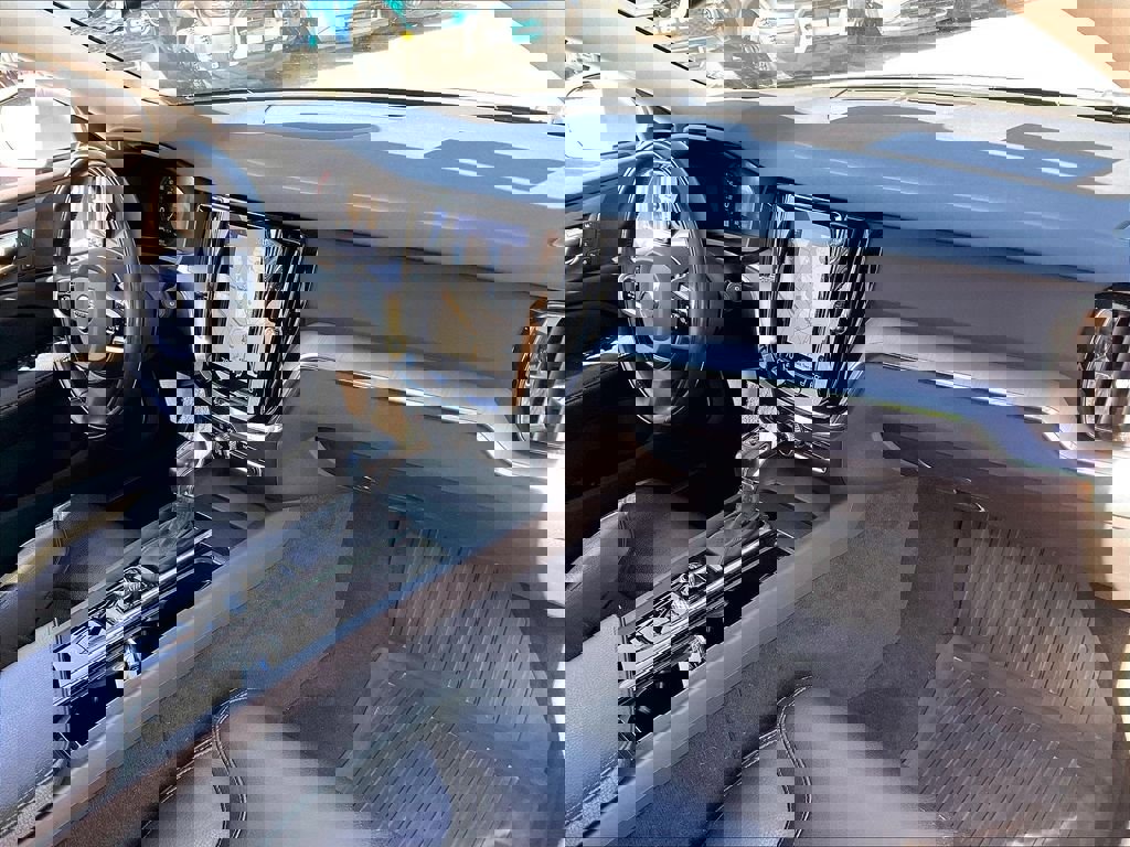 Used 2020 Volvo V60 T5 Cross Country w/ Protection Package image 13