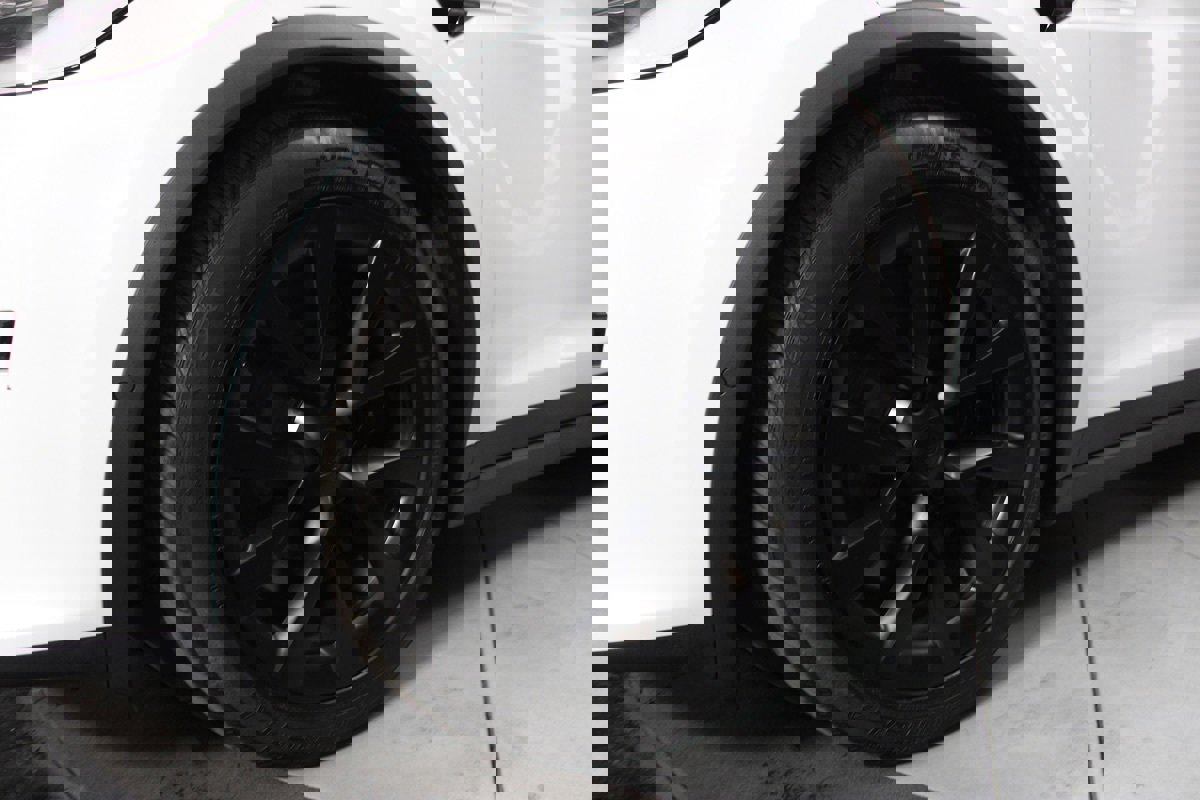 Used 2022 Tesla Model X Plaid image 5