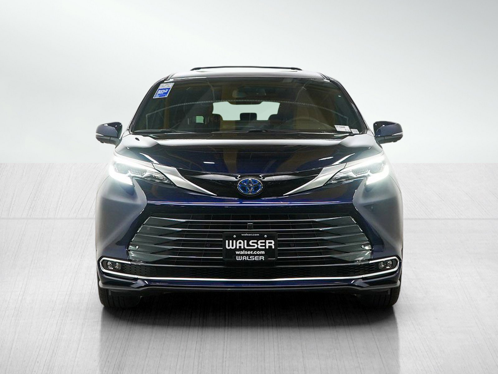 Used 2025 Toyota Sienna Platinum AWD/4WD image 11
