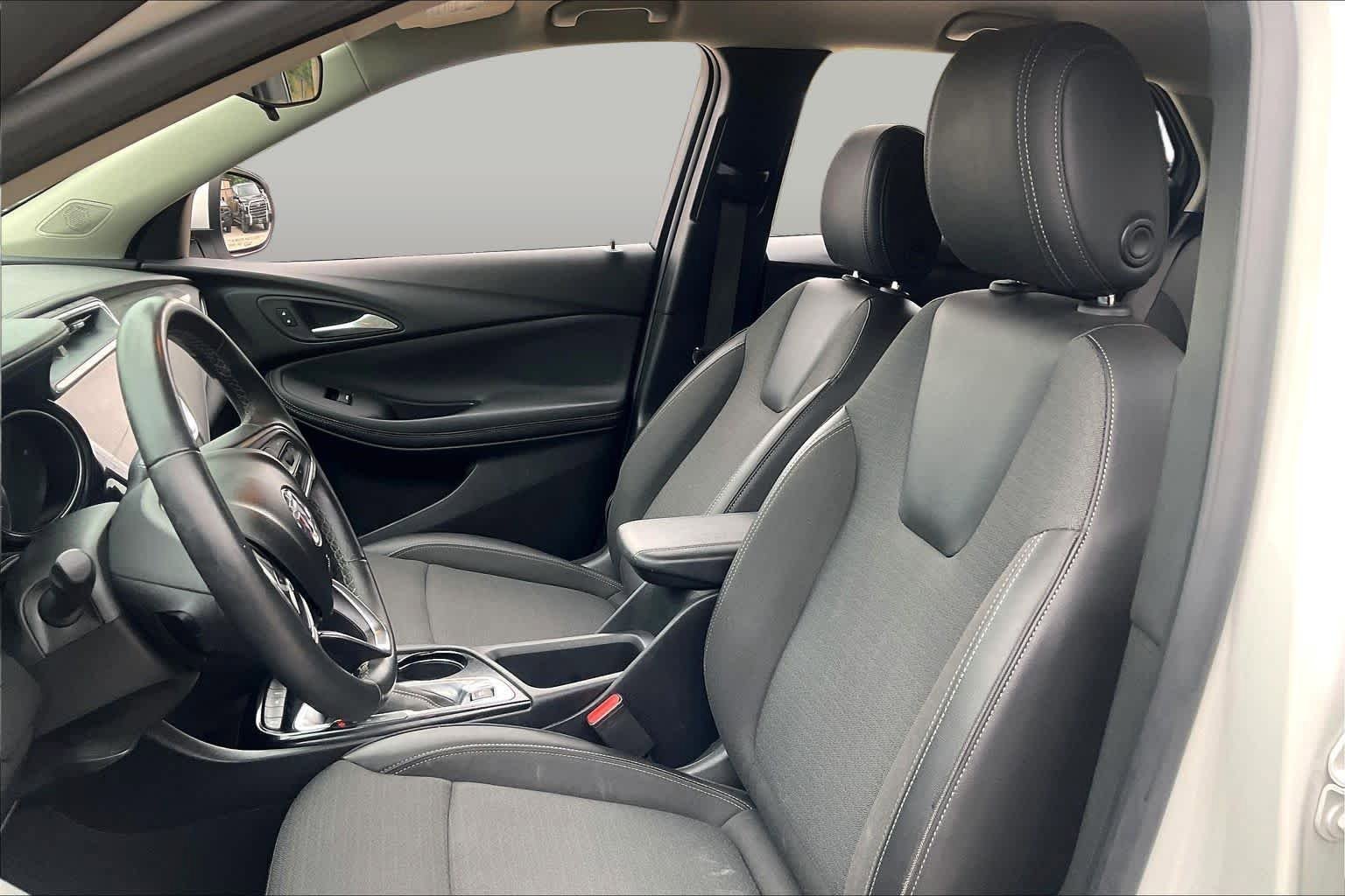Used 2023 Buick Encore GX Select w/ Sport Touring Package FWD image 8