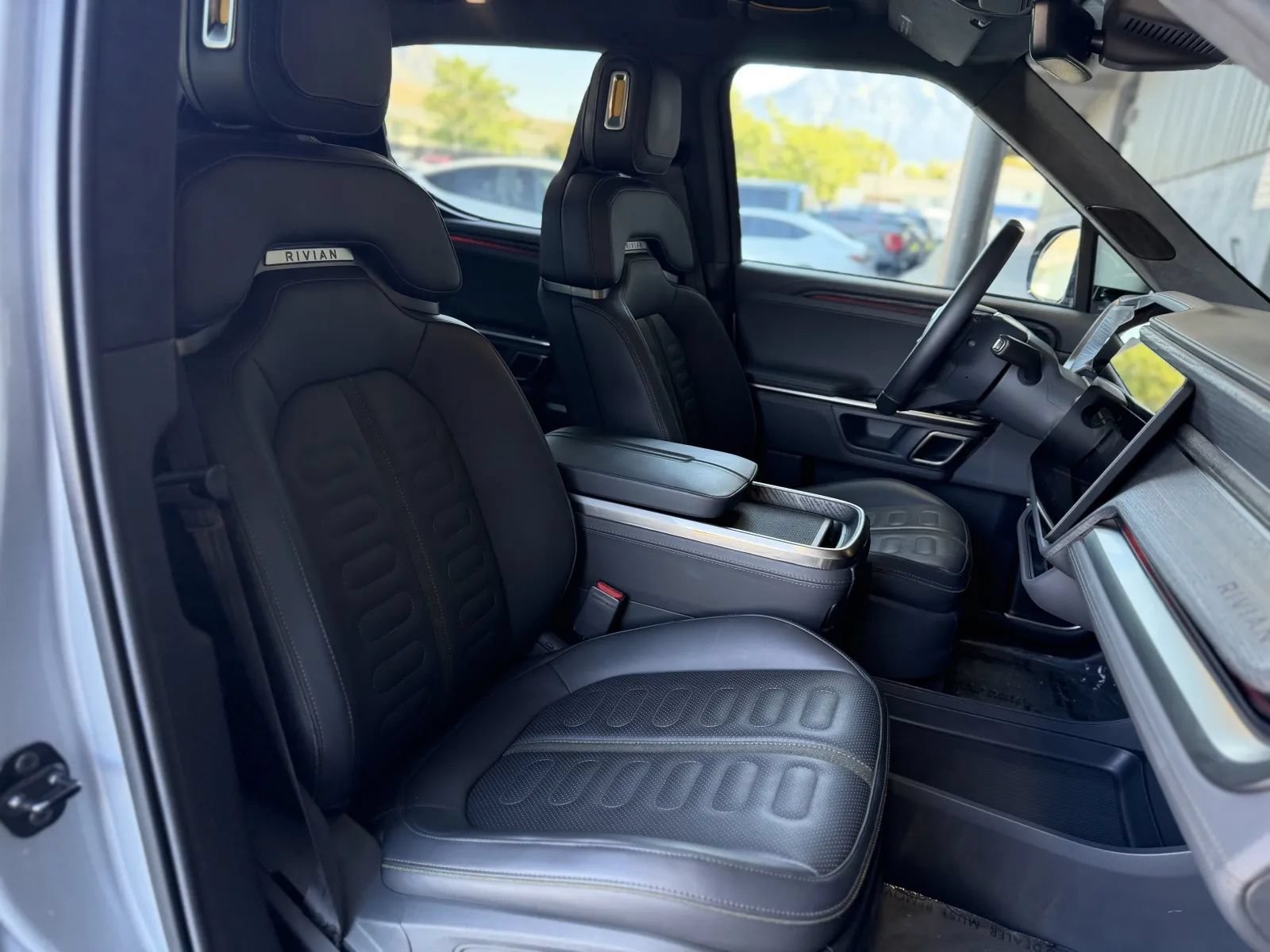 Used 2023 Rivian R1T Adventure Dual AWD/4WD image 19