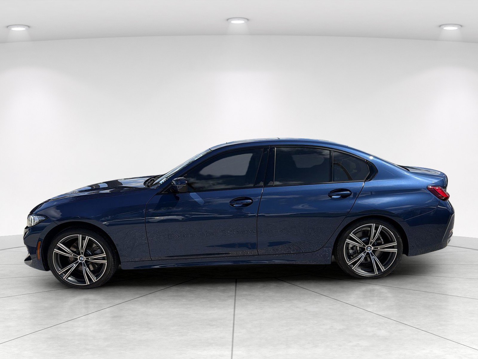 Used 2023 BMW 330i Sedan w/ Premium Package RWD image 7