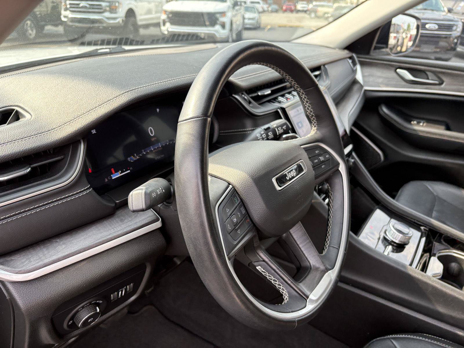 Used 2022 Jeep Grand Cherokee L Limited AWD/4WD image 9