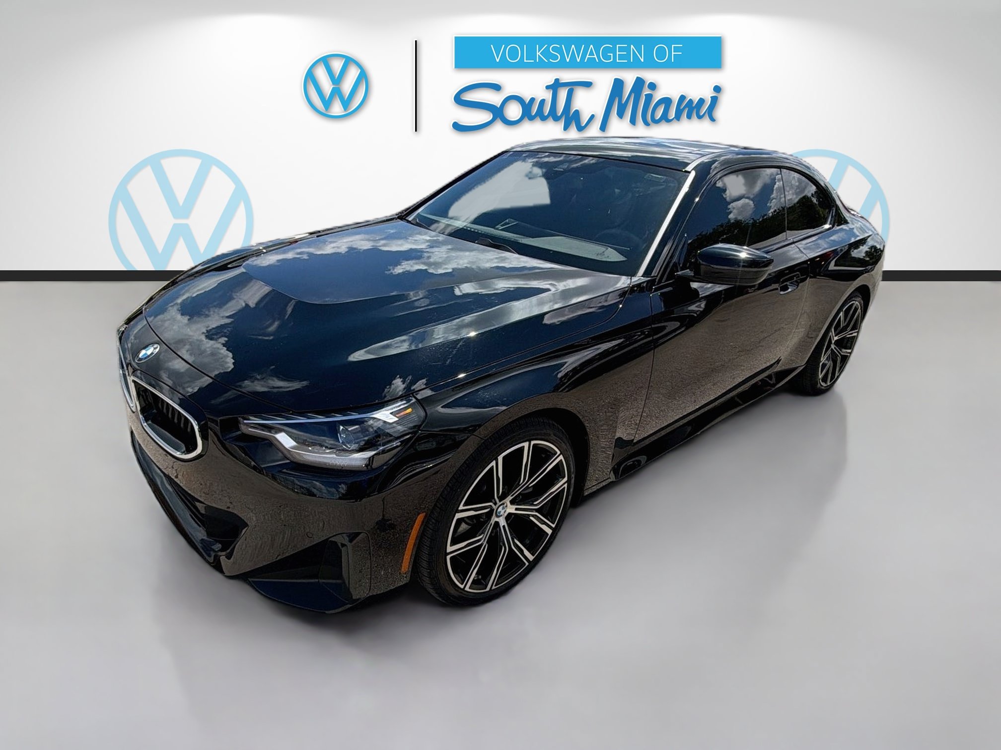Used 2024 BMW 230i Coupe w/ Convenience Package RWD image 3