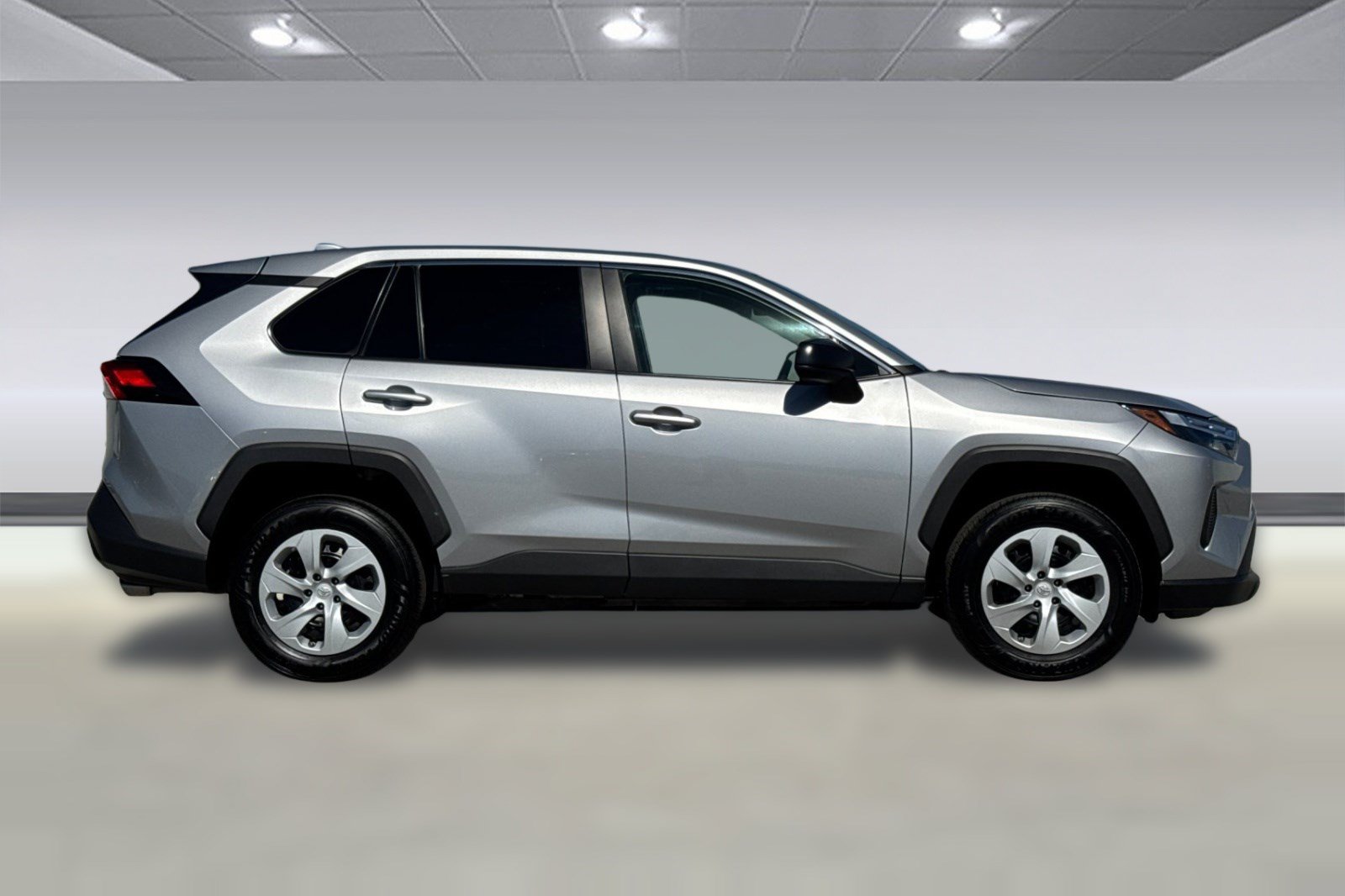 Used 2023 Toyota RAV4 LE FWD image 8