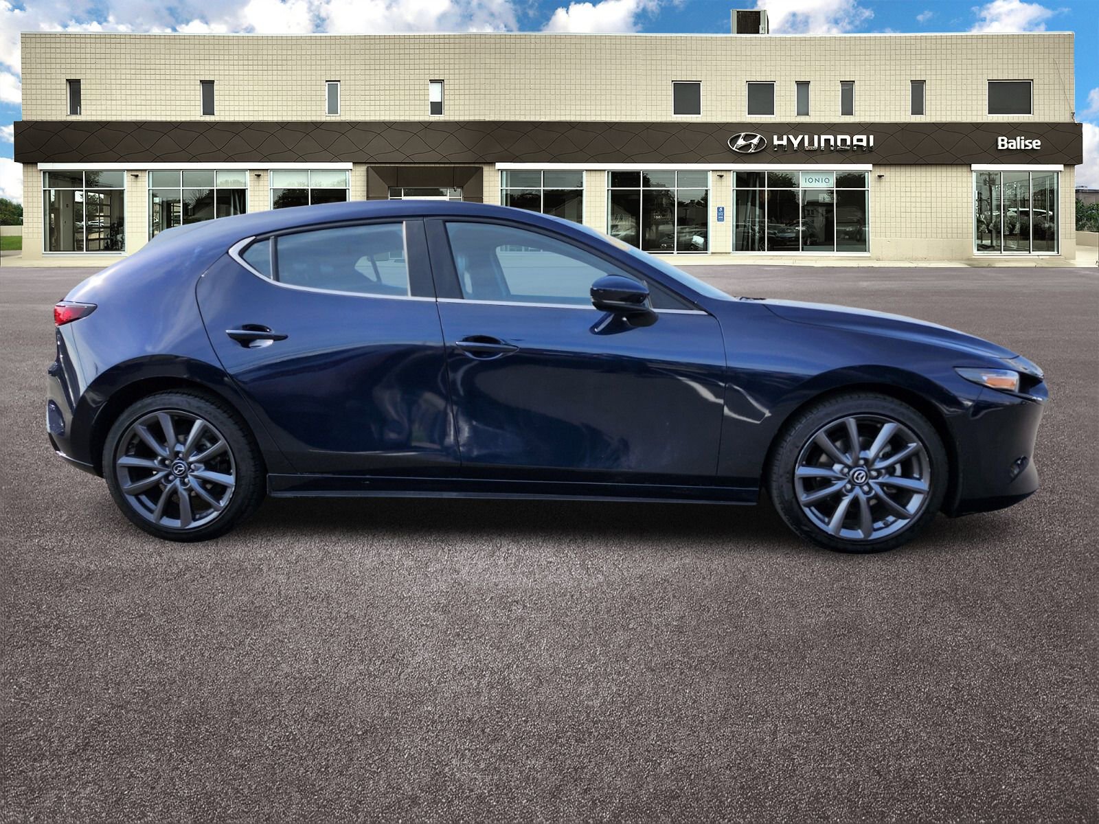 Used 2020 MAZDA MAZDA3 AWD Hatchback w/ Preferred Pkg image 2