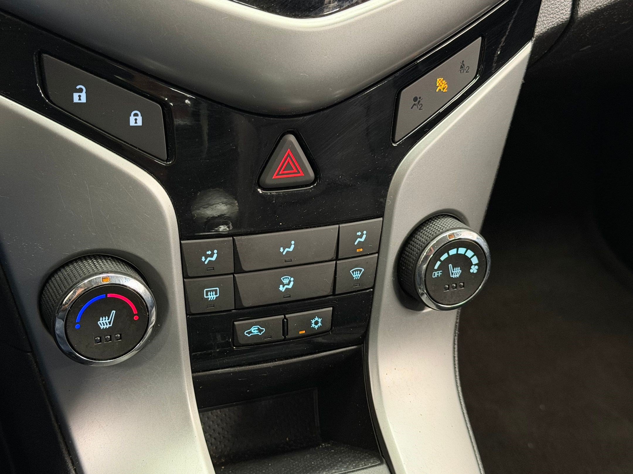 Used 2014 Chevrolet Cruze LT FWD image 18