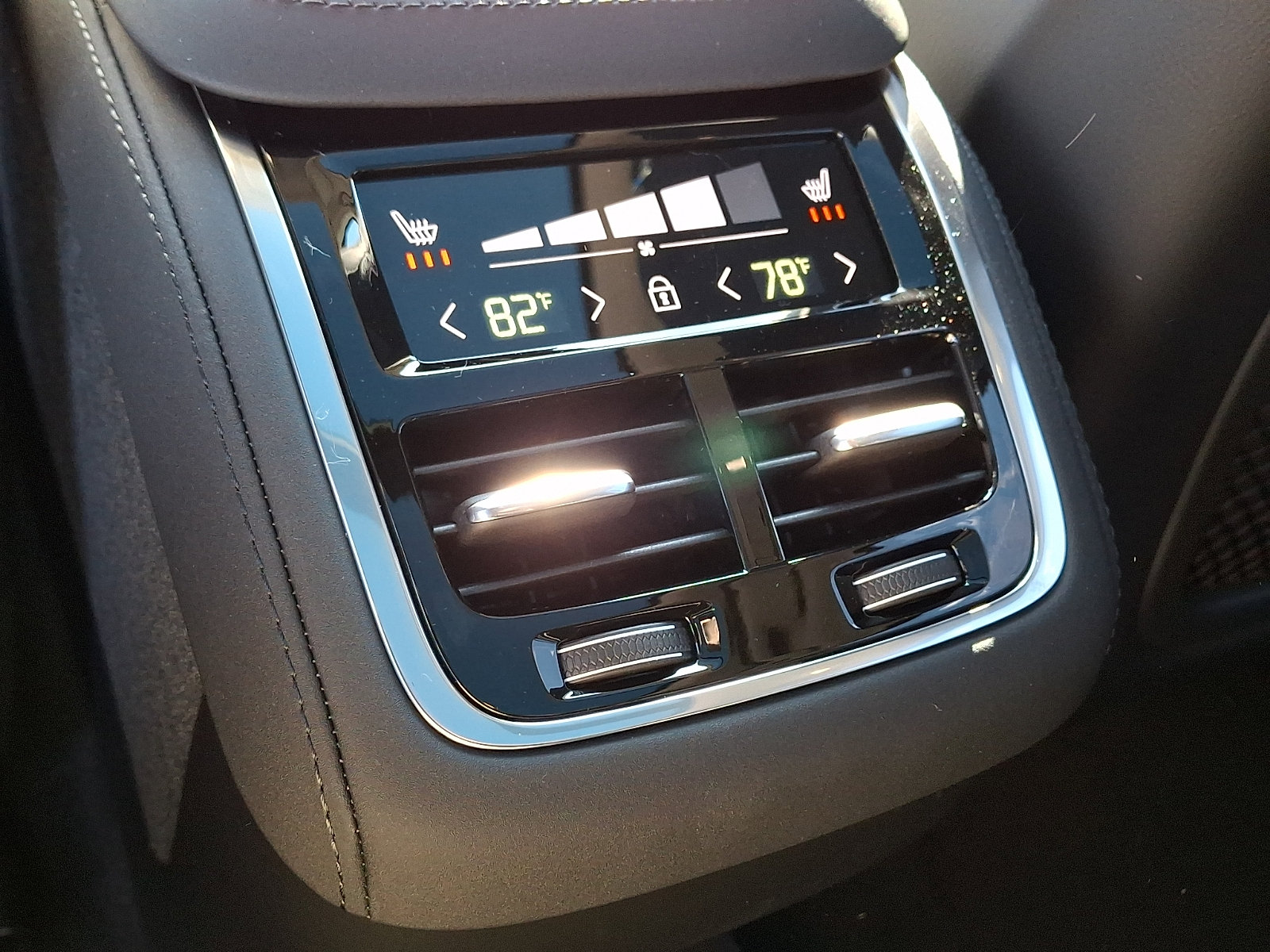New 2026 Volvo XC90 B5 Plus w/ Protection Package Premier AWD/4WD image 9