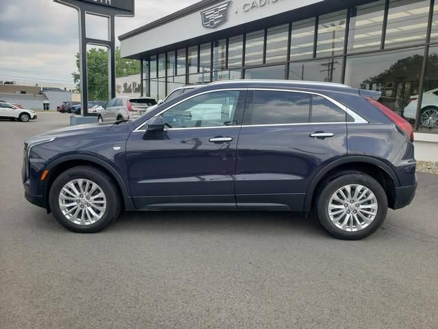 Used 2024 Cadillac XT4 Luxury w/ Cold Weather Package AWD/4WD image 7