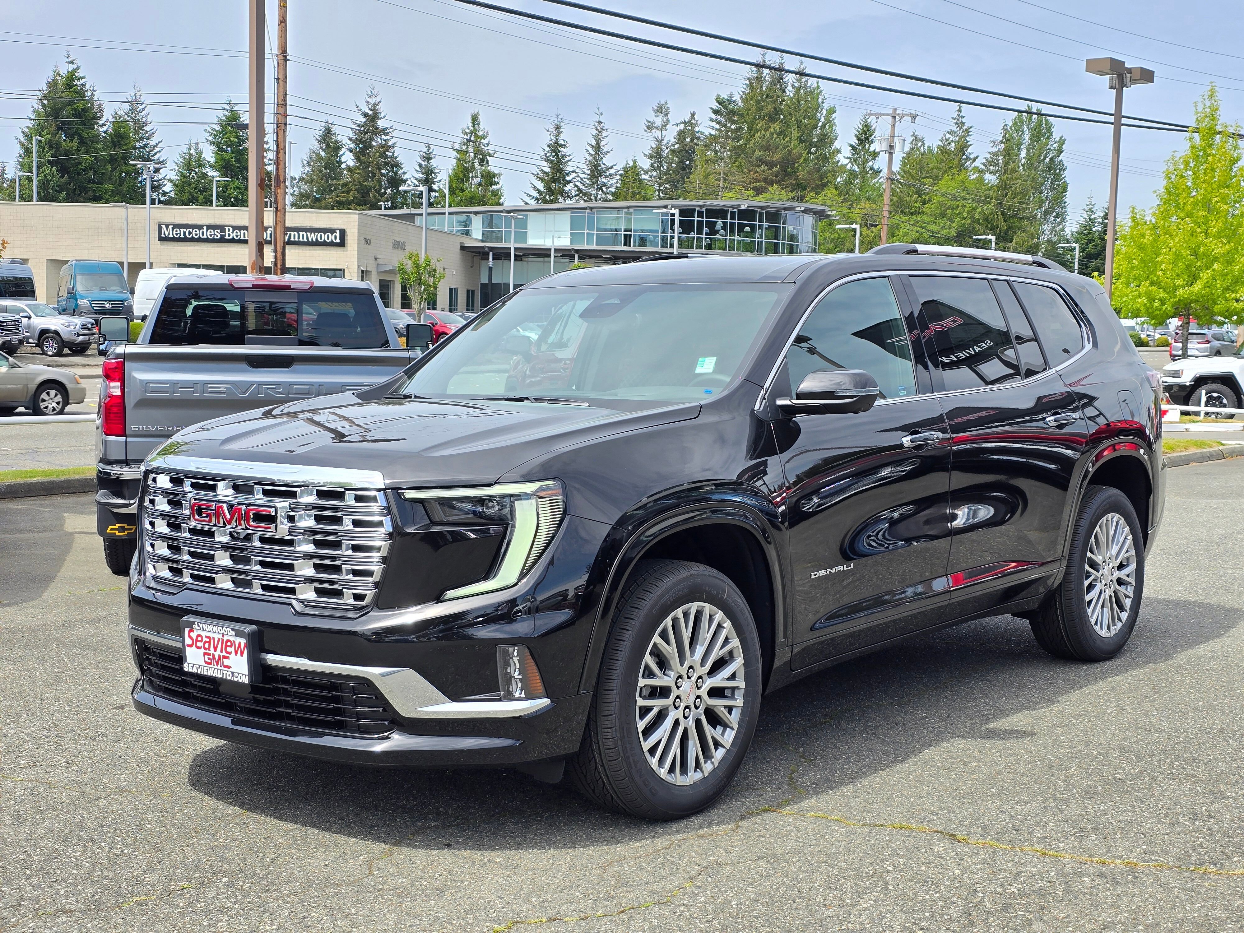 New 2025 GMC Acadia Denali image 3