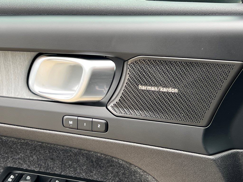 New 2026 Volvo XC40 B5 Ultra w/ Protection Package Premier image 30