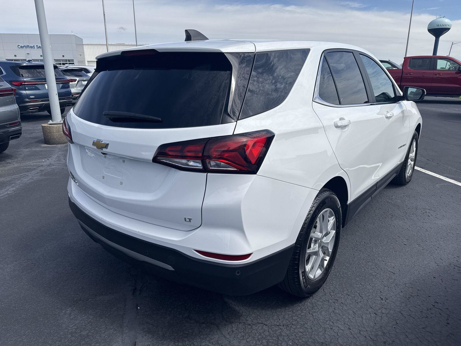 Used 2024 Chevrolet Equinox LT FWD image 2