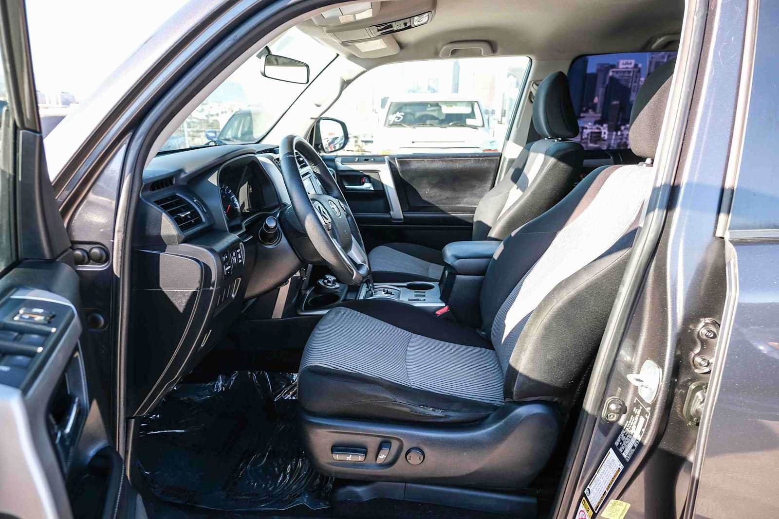 Used 2017 Toyota 4Runner SR5 AWD/4WD image 20