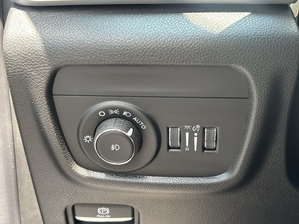 New 2026 Jeep Grand Cherokee Limited w/ Limited Altitude Package AWD/4WD image 16