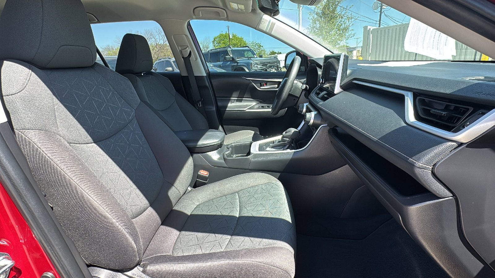 Used 2024 Toyota RAV4 XLE image 31