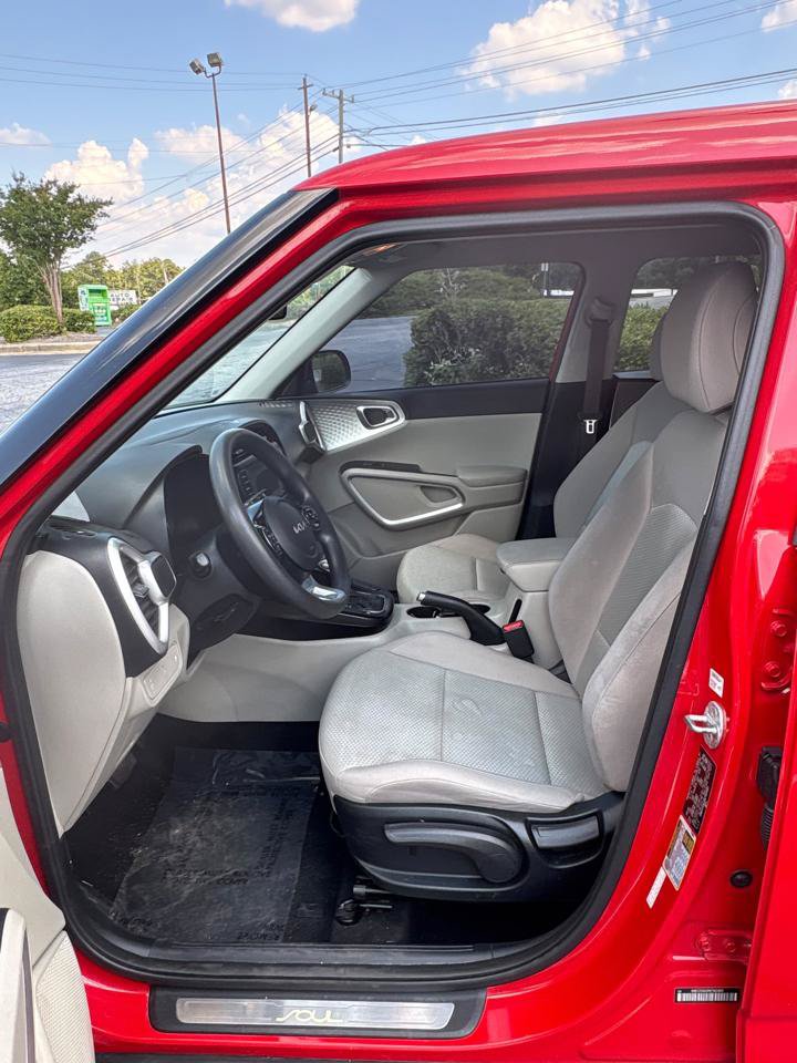 Used 2022 Kia Soul LX FWD image 11