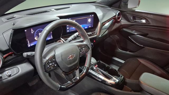 Used 2025 Chevrolet Trax RS w/ Driver Confidence Package FWD image 23