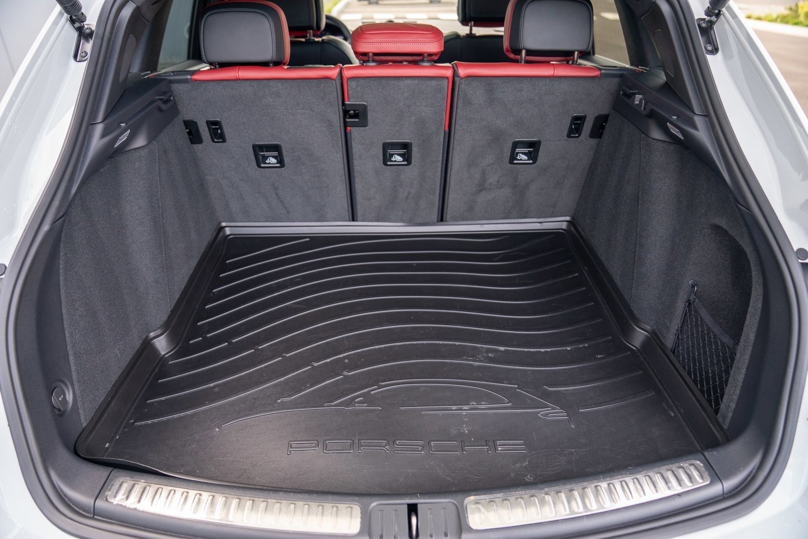 Used 2025 Porsche Macan image 28