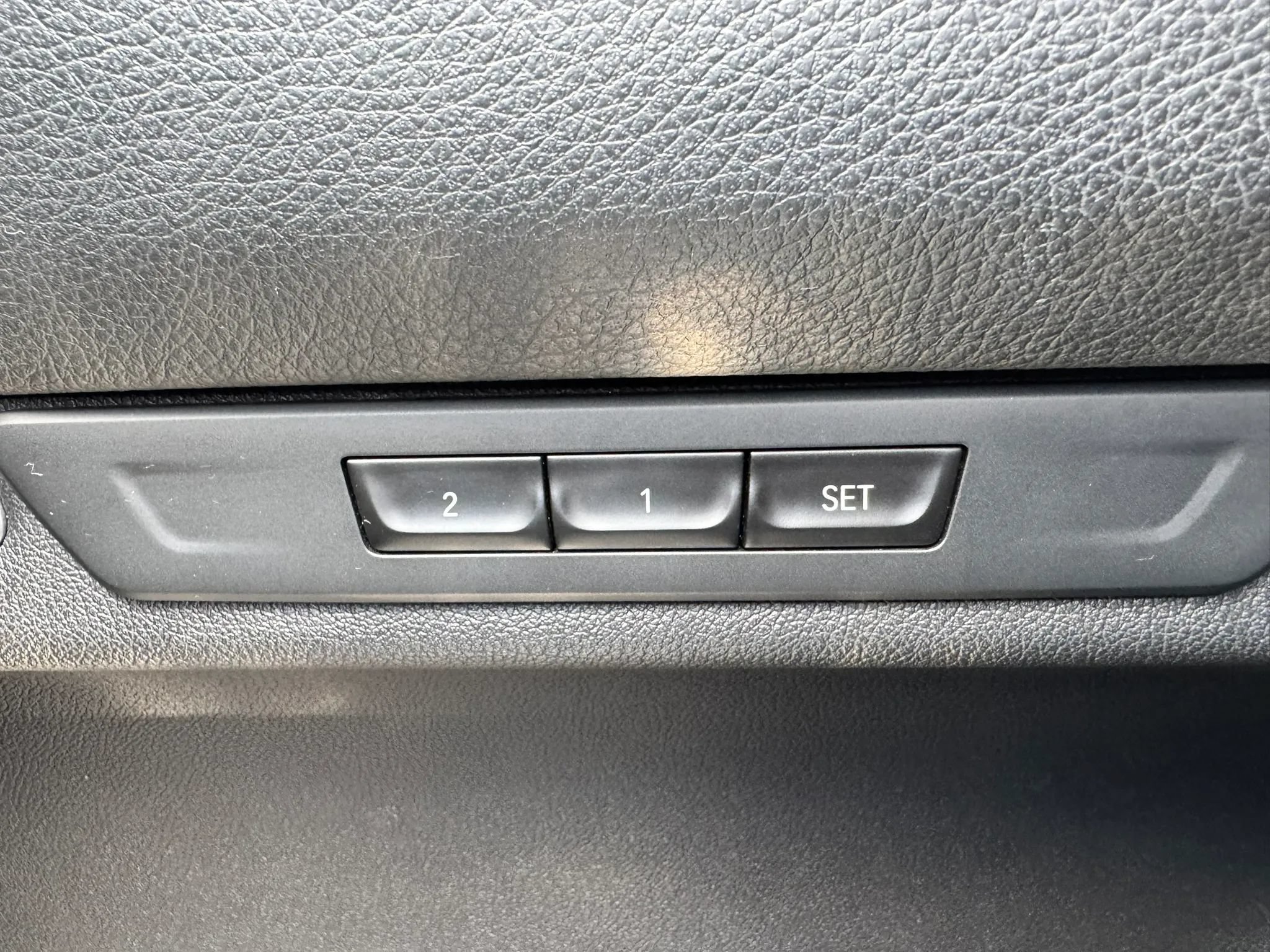 Used 2019 BMW 740i w/ M Sport Package RWD image 38