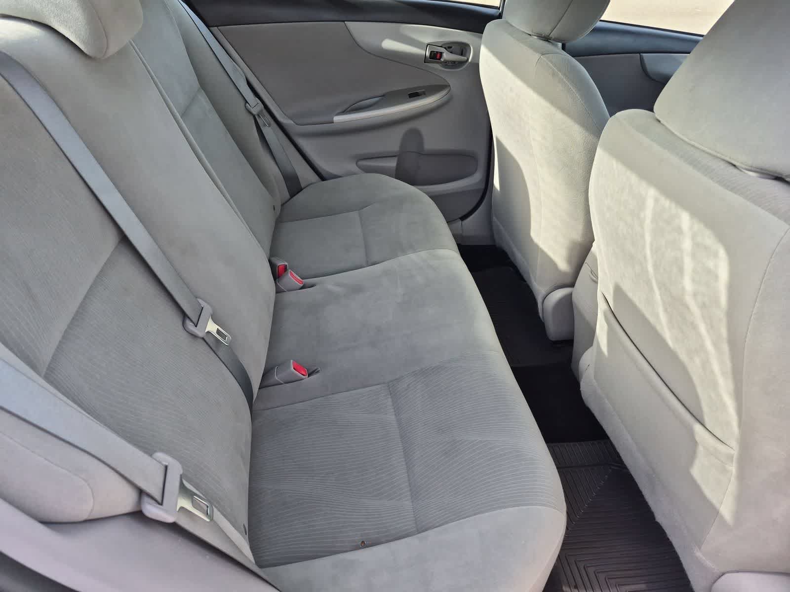 Used 2013 Toyota Corolla LE FWD image 19