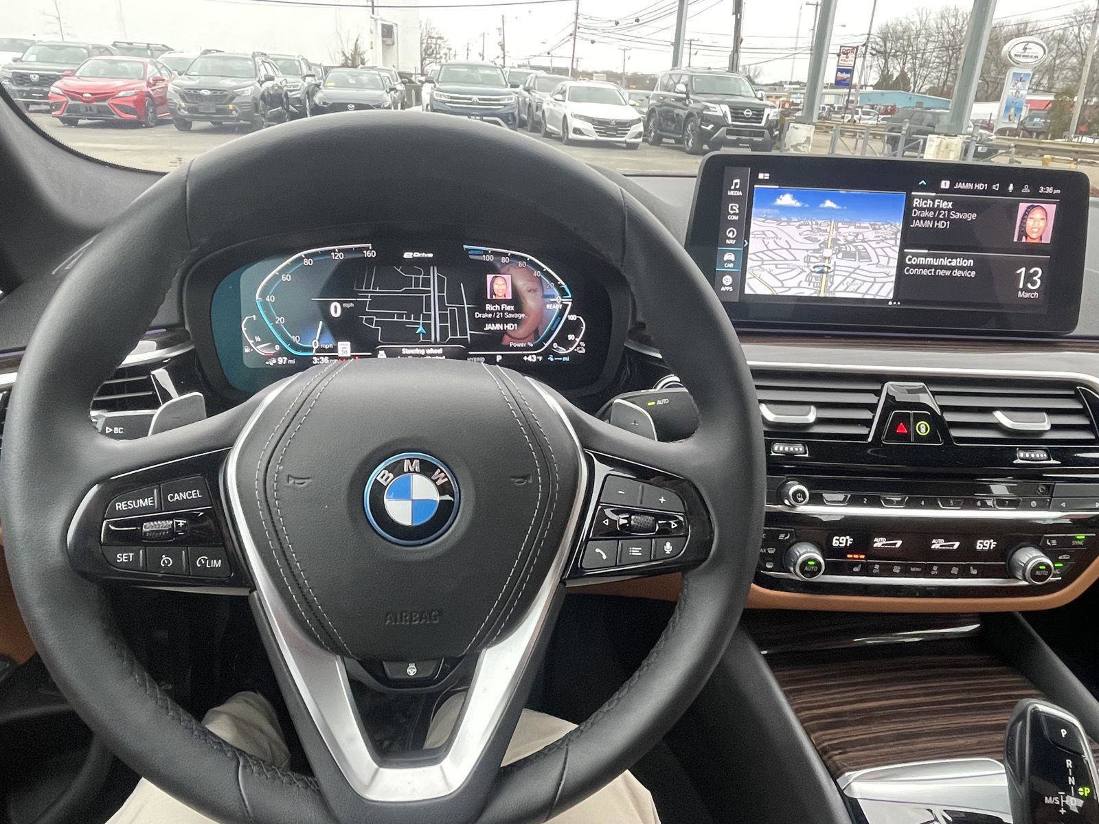 Used 2023 BMW 530e xDrive w/ Premium Package image 13
