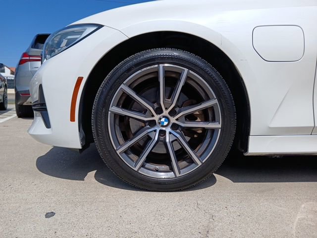Used 2021 BMW 330e w/ Convenience Package image 5