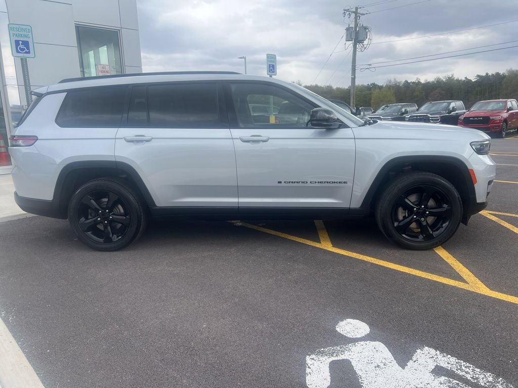 Used 2023 Jeep Grand Cherokee L Laredo AWD/4WD image 11
