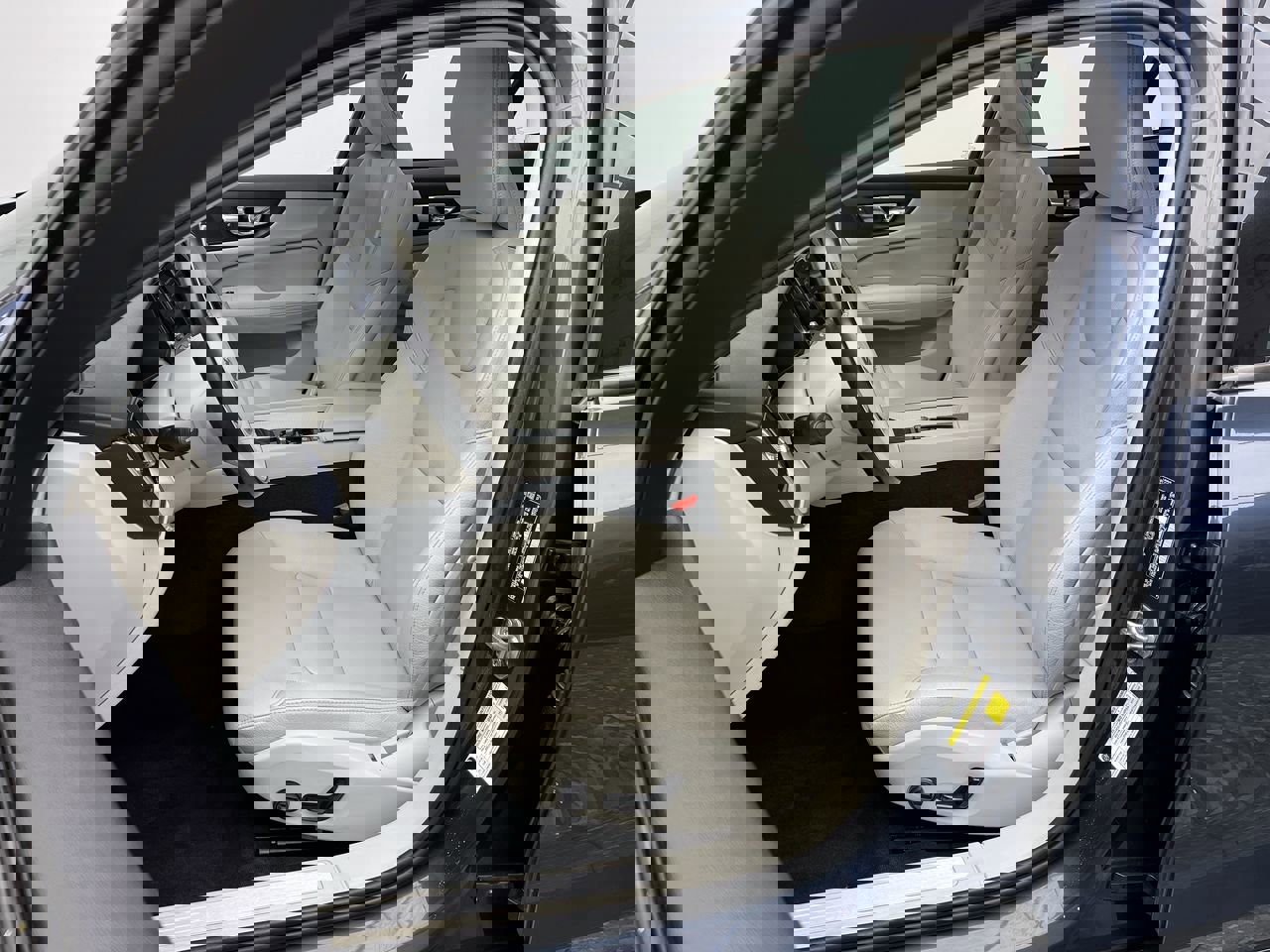 Used 2019 Volvo S60 T6 Momentum w/ Premium Package image 9