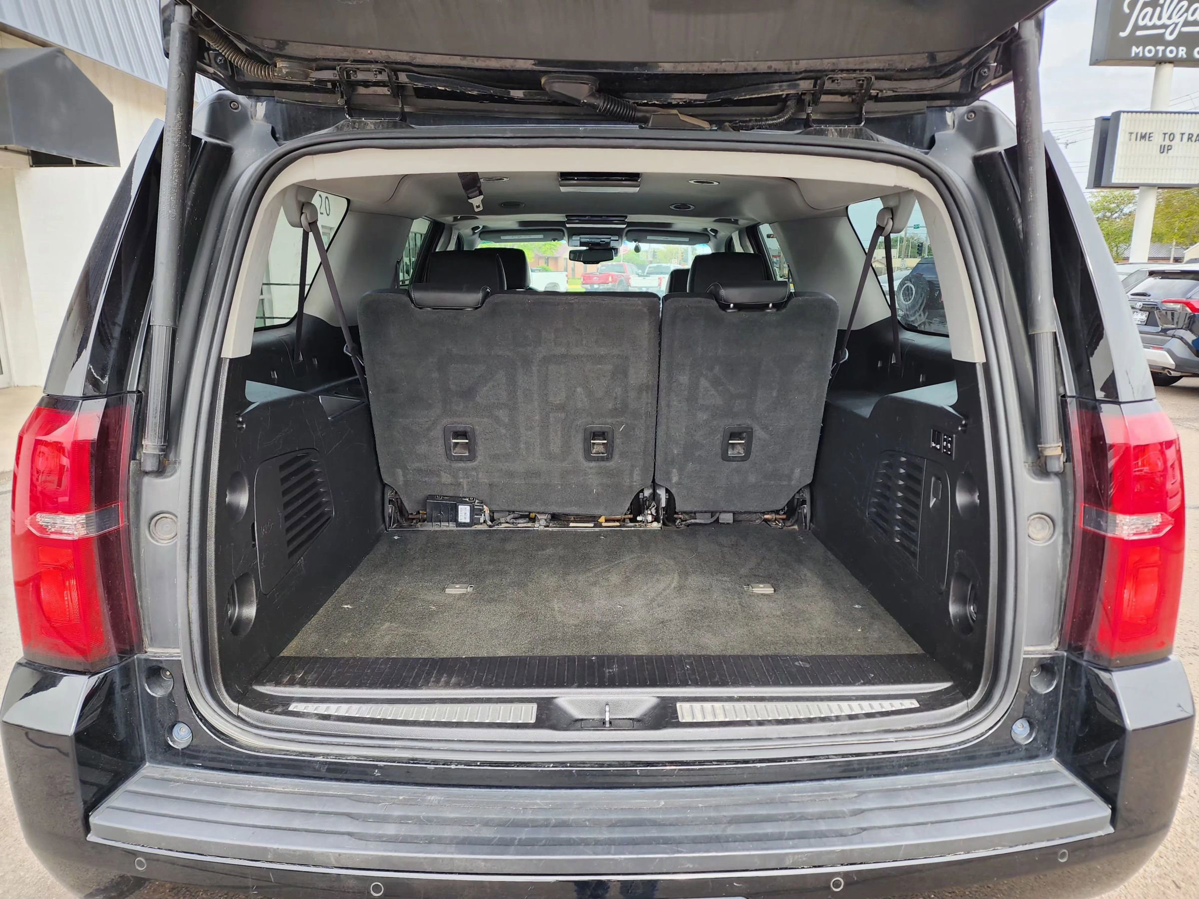 Used 2017 Chevrolet Suburban LT AWD/4WD image 7